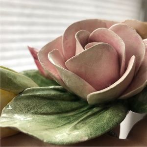 {Capodimonte} Rose figurine